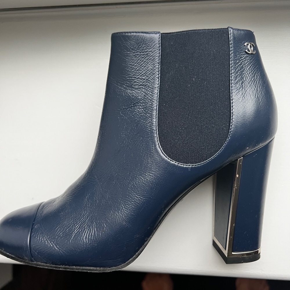 Chanel Navy ankle boots 37